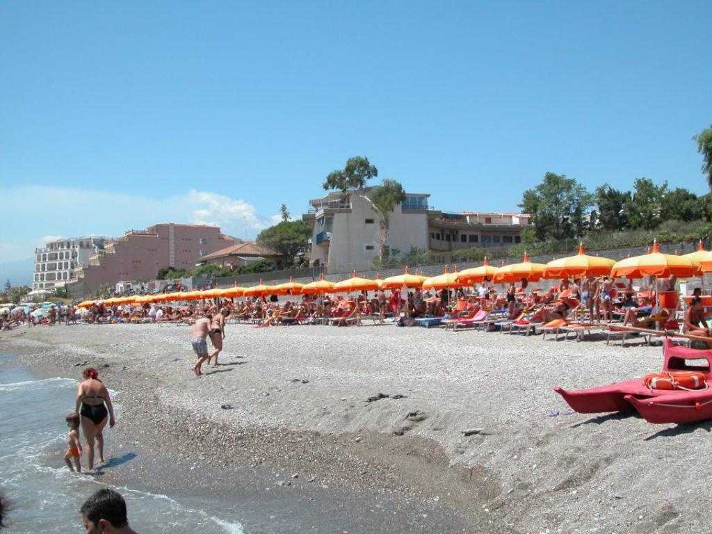 Ipanema Suite Giardini Naxos Bagian luar foto